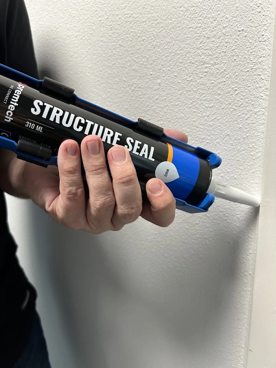Unser Spachtel mit Körnung repariert Ihre verputzte Wand oder Decke